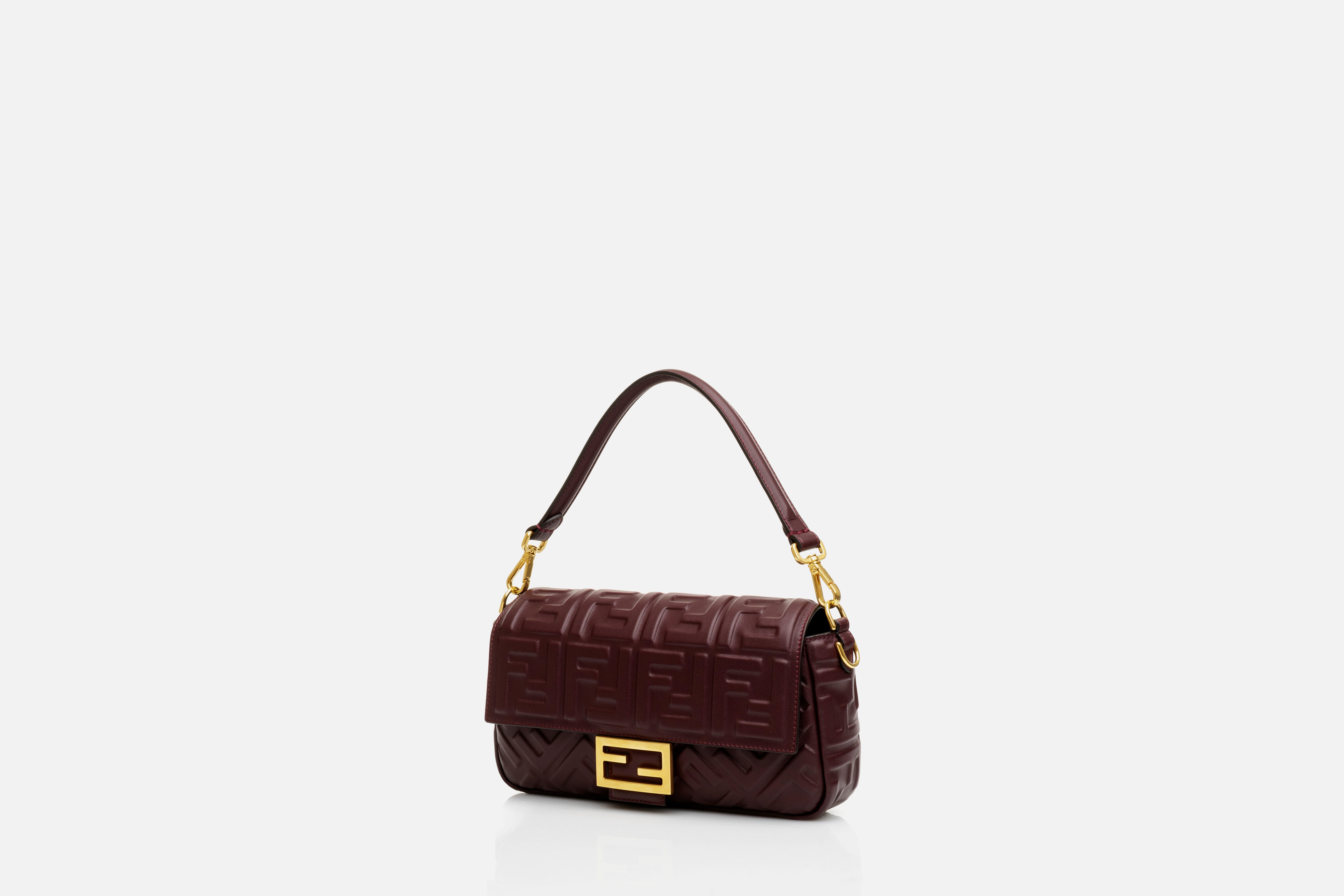 Voel de Italiaanse flair in elke Fendi handtas Sevens bags shoes