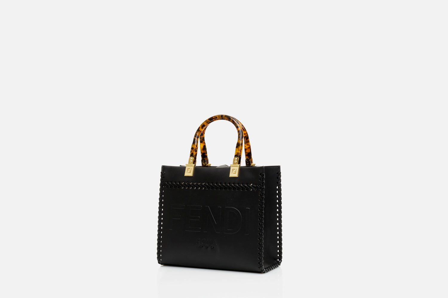 Voel de Italiaanse flair in elke Fendi handtas Sevens bags shoes